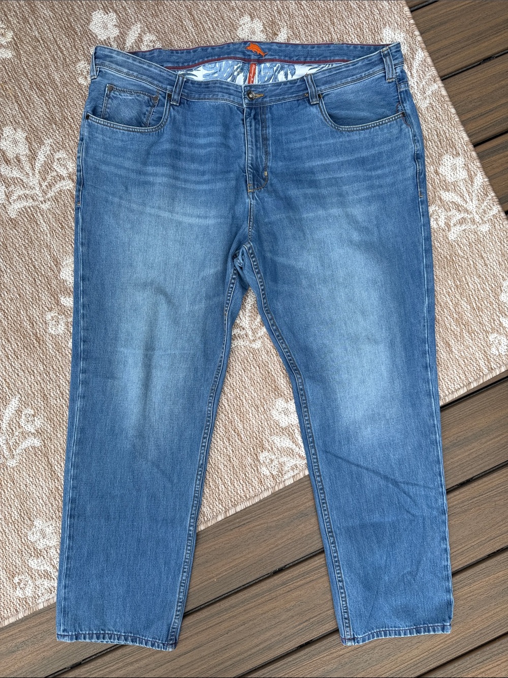Tommy Bahama Straight Men’s Jeans in Mid Blue Wash